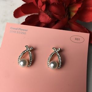 NWT Venus drop Earring